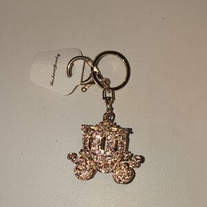 Elegant Gold Carriage Keychain